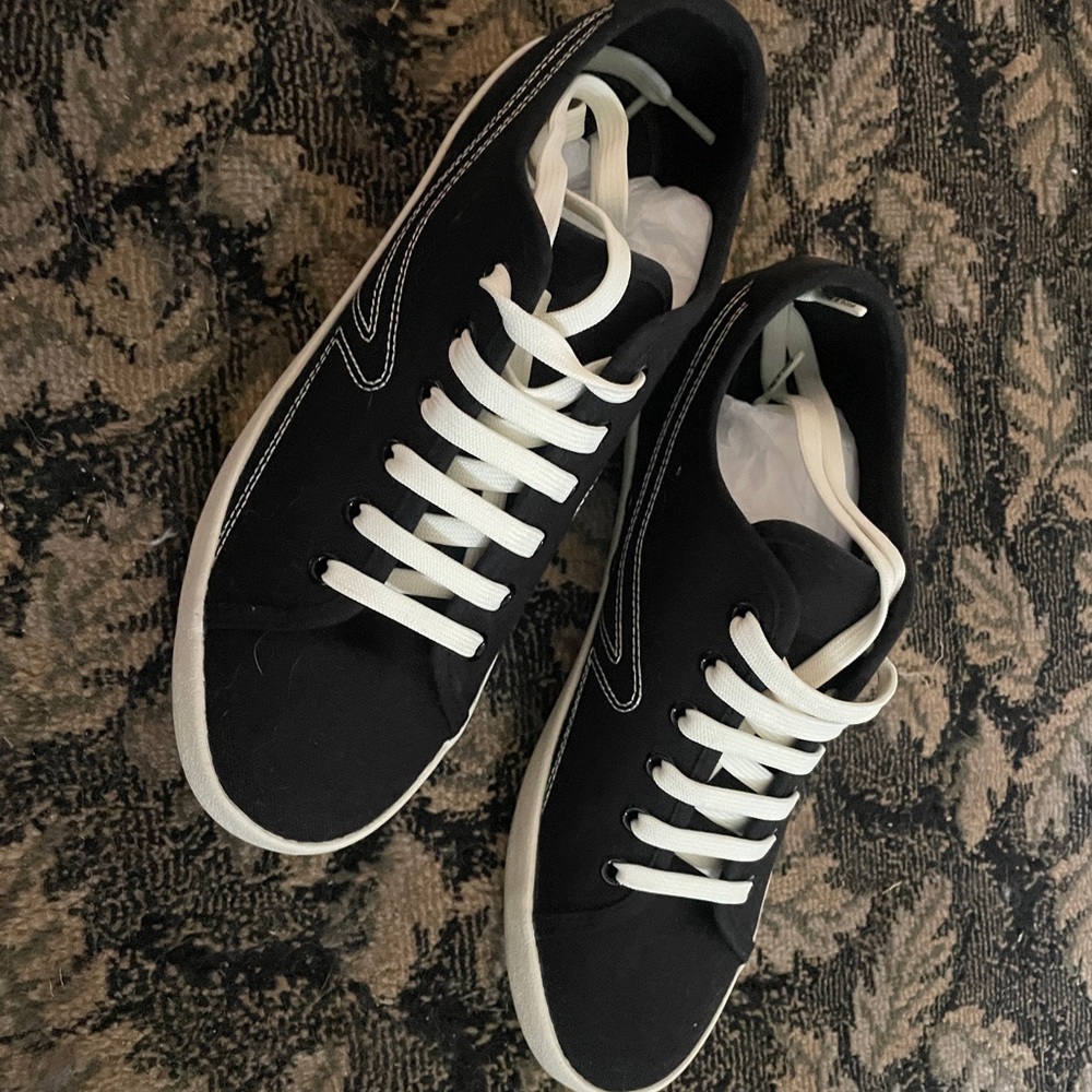 Rag n’ Bone quart low sneakers.